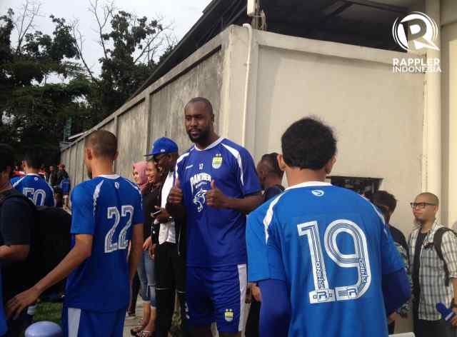Ikut berlatih dengan Persib Bandung, Carlton Cole keluhkan cuaca