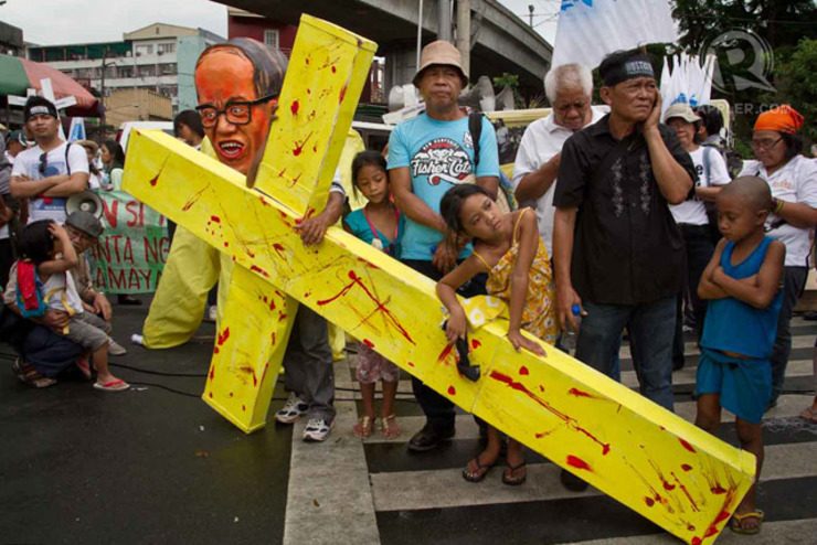 PEOPLE’S CROSS. Aquino is seen as a burden, a cross to be carried, the Calvary of the people, in this passion protest by the People Surge Coalition.