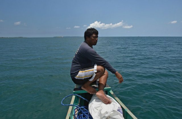 ‘Premature’ to send Filipino fishermen to Panatag – Carpio