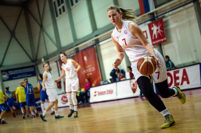 Serbian player back on basketball court after losing her leg