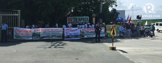 PROTESTING. Members of Task Force Anti-APECO gathered outside the senate in 2015 to demand the budget of APECO be totally cut. File Photo by Gerard Lim/Rappler  