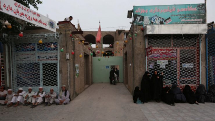 Afghans vote in run-off election despite Taliban threats
