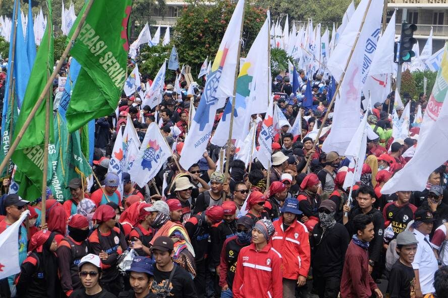 Ribuan buruh mengikuti aksi Mayday atau Hari Buruh Internasional di Jakarta, Senin (1/5). Foto oleh M Haikal ADP/Rappler 