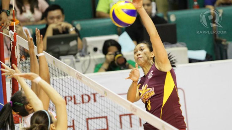 Cagayan's Aiza Maizo attempts a spike against Cignal's defense. Photo by Mark Cristino/Rappler