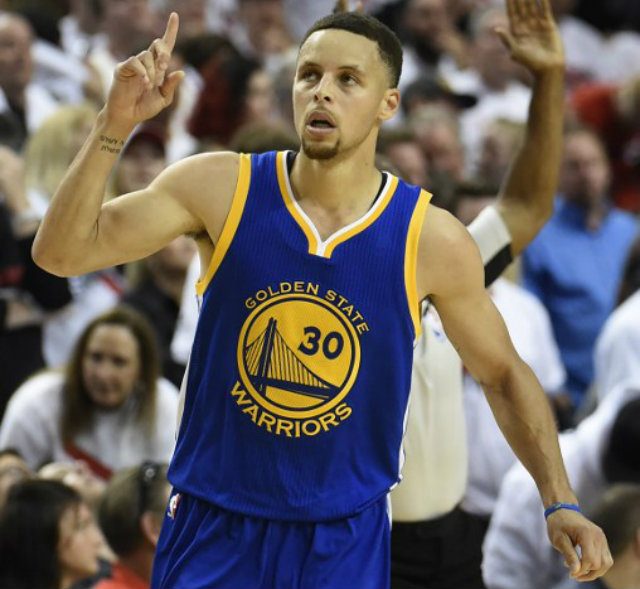 Curry scores 40 as Warriors push Blazers to brink of elimination