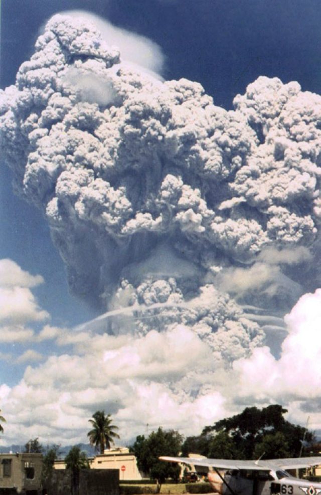 THICK ASH. Eruption column from Mount Pinatubo on June 12, 1991. Photo from Phivolcs 