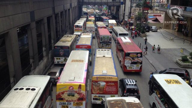 ROAD WORK. Traffic is heavy in EDSA Southbound due to ongoing road block. Photo by Ayee Macaraig/Rappler