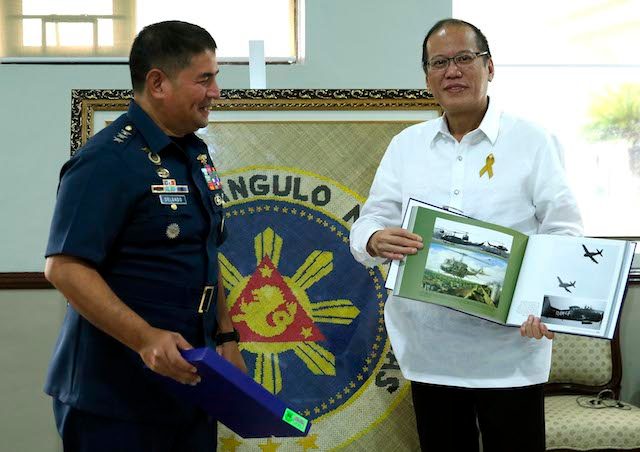 SENIOR MILITARY ASSISTANT. President Benigno Aquino III and Lieutenant General Jeffrey Delgado during the 68th anniversary of the Philippine Air Force. Malacañang photo   