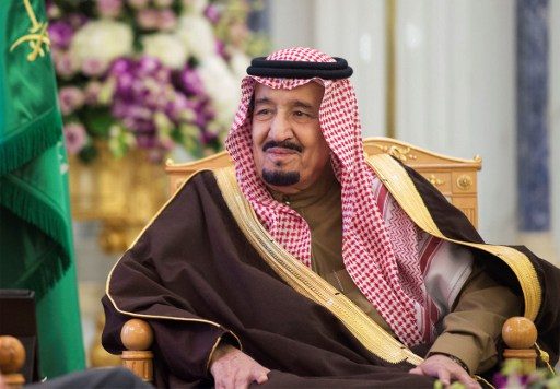 BERI PENGHARGAAN. Raja Arab Saudi, Salman bin Abdulaziz Al Saud disebut akan memberikan penghargaan bagi personel Polri yang ikut dalam mengamankan kedatangannya pada tanggal 1-9 Maret mendatang. Foto oleh Bandar Al-Jaloud/Kerajaan Saudi/AFP 