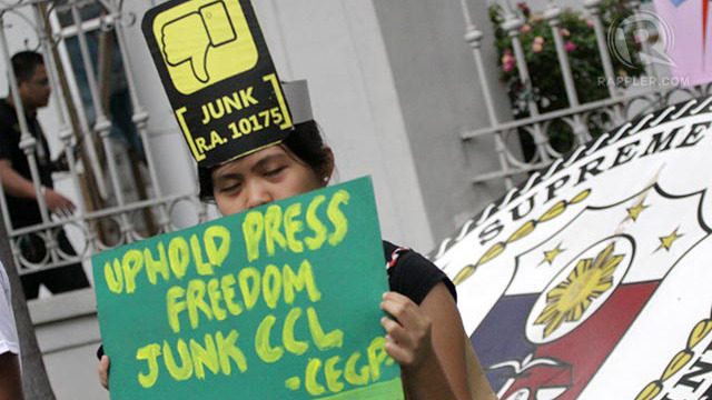 PRESS FREEDOM. A protester in front of the Supreme Court is against the SC ruling declaring most provisions of the Cybercrime law constitutional. Photo by Jose Del/Rappler
