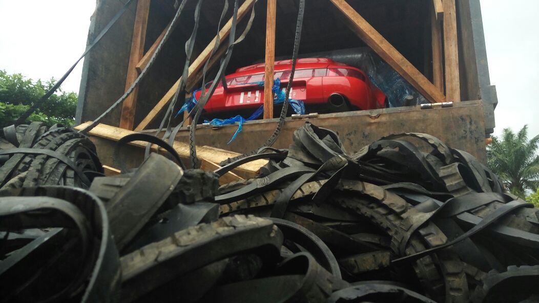 Polda Kalbar ungkap dua sedan Porsche selundupan dari Malaysia