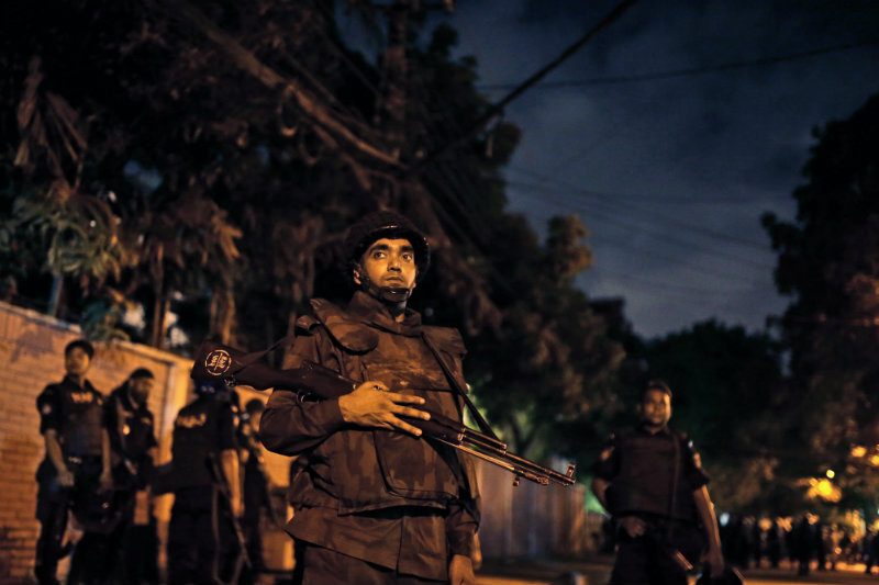 Bangladesh commandos end hostage siege, kill six gunmen