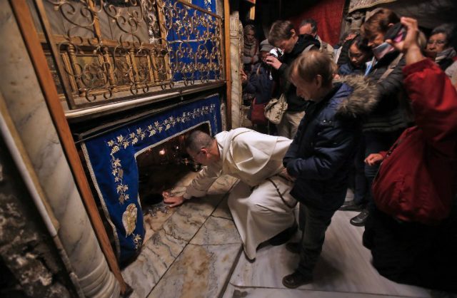 Pilgrims gather at Jesus’ traditional birthplace for Christmas