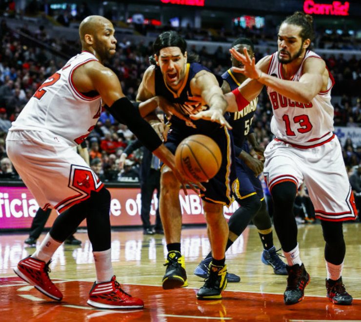 Taj Gibson (L) and Joakim Noah (R) will be joined by Pau Gasol and Nikola Mirotic to create perhaps the greatest depth at the power positions. Photo by Tannen Maury/EPA