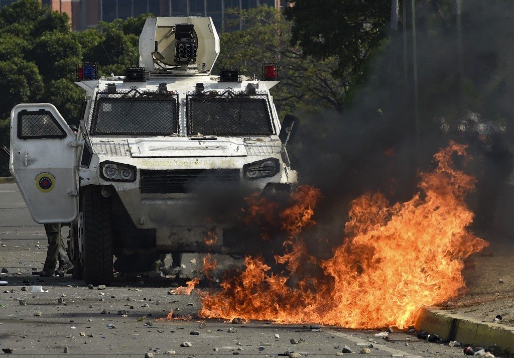 Rage, hope as Venezuelan soldiers join anti-Maduro protests