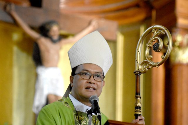 TEACHING HIS FLOCK. Kalookan Bishop Pablo Virgilio David delivers a scathing homily against extrajudicial killings on July 2, 2017. Photo by Angie de Silva/Rappler  