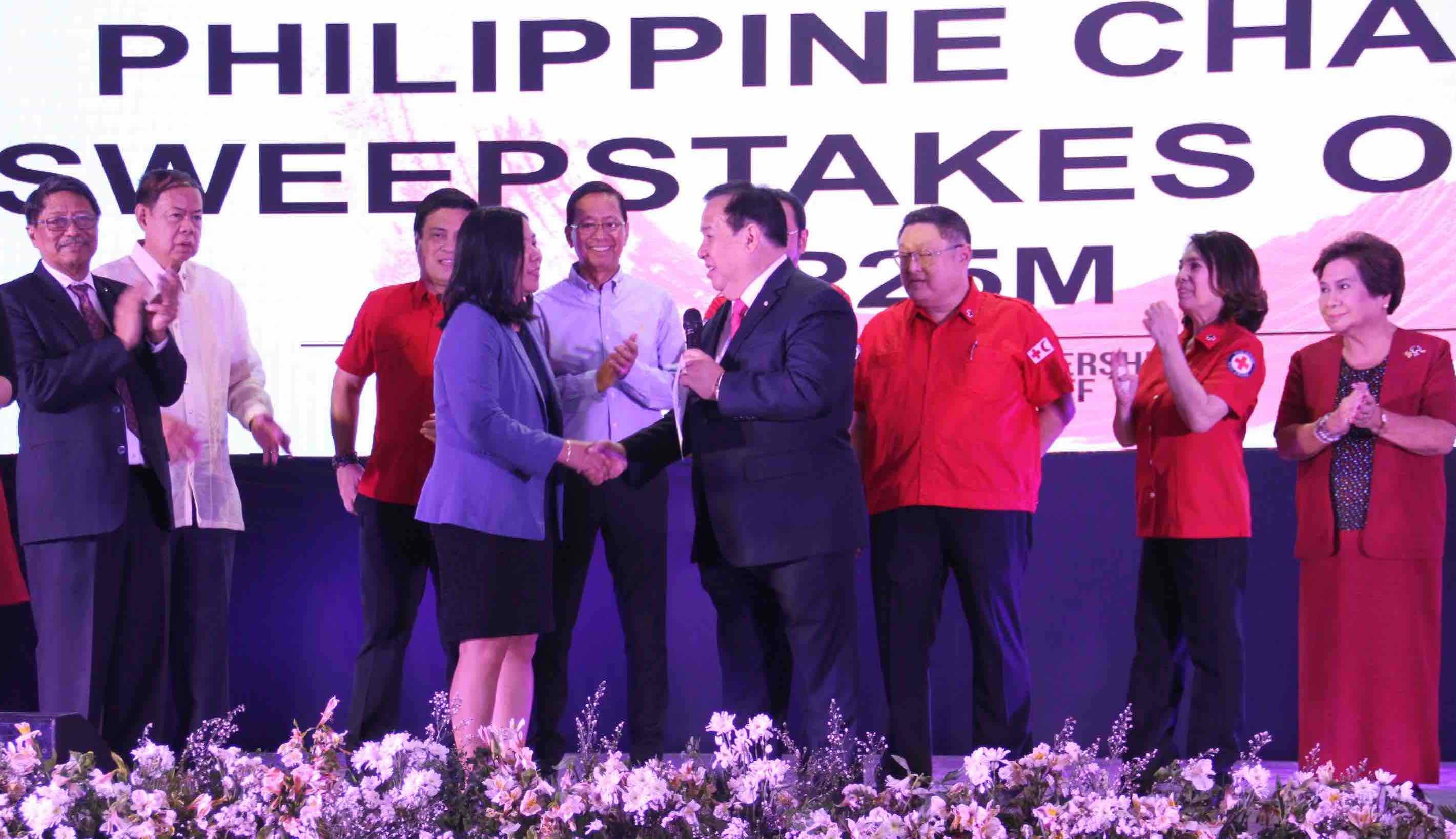 PLEDGE. The PRC board thanks a representative from the Philippine Charity Sweepstakes Office (PCSO) for pledging to donate P8.72 million for the PRC's Blood Samaritan program. Photo credit: PRC  