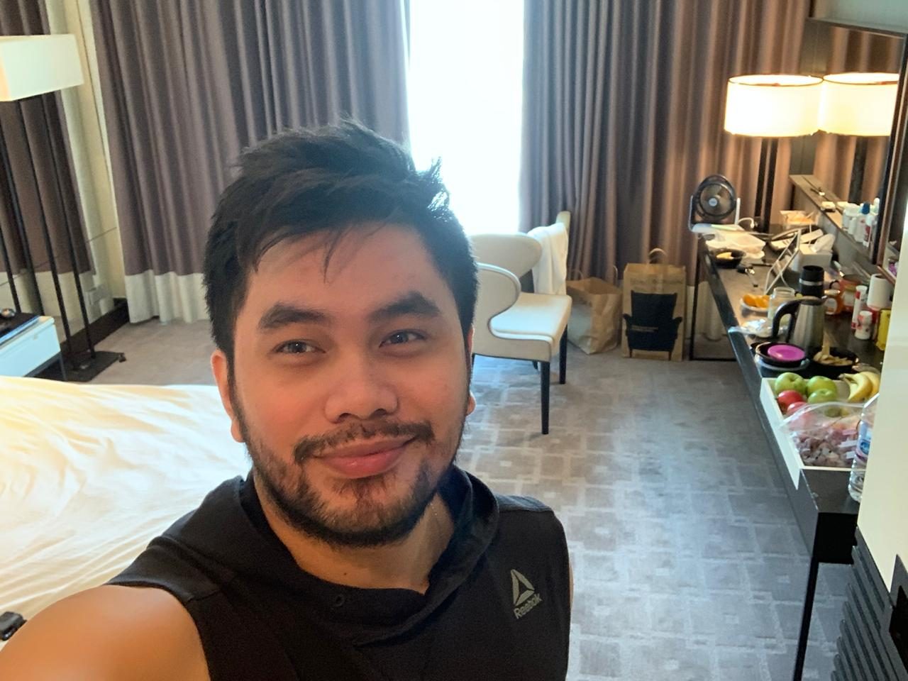 QUARANTINE. Bryan Pagtalunan is isolated in a hotel after testing positive for the coronavirus. Photo courtesy of Pagtalunan 