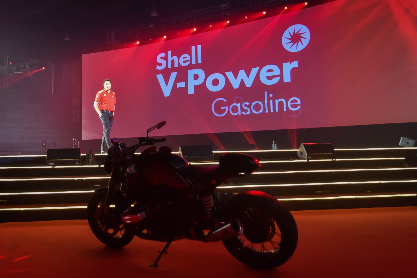 Mark Malabanan, Shell V-Power Brand Manager, unveils the new Shell V-Power line of fuels. Photo by LeAnne Jazul/Rappler 