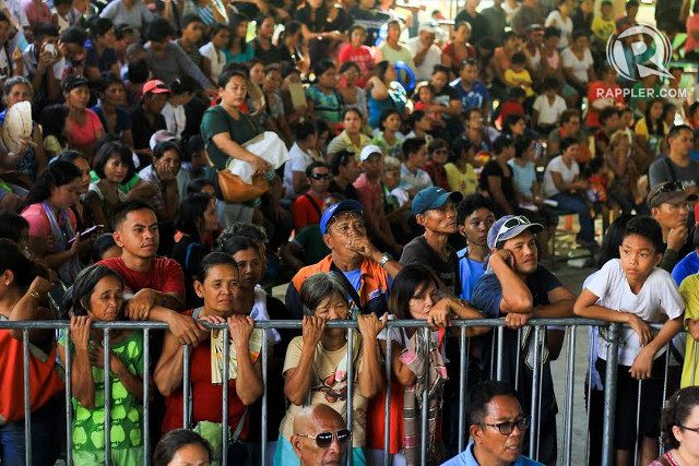 LISTENING. Residents of Misamis Oriental listen to Alan Peter Cayetano speak at the Tagoloan Dome on February 15, 2016. Photo by Bobby Lagsa/Rappler 