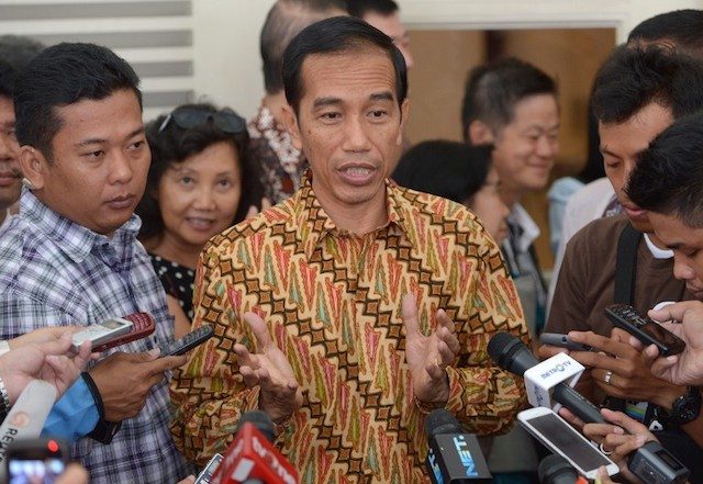 MAAFKAN AKU. Presiden terpilih Joko ‘Jokowi’ Widodo meminta maaf kepada warga Jakarta karena tak menyelesaikan masa tugasnya yang seharusnya berakhir pada tahun 2017. Foto oleh Adek Berry/AFP