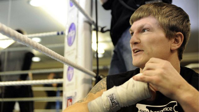 Hatton gives Mayweather ‘slight edge’ to win over Pacquiao