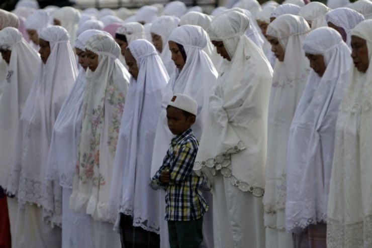 Muslim women perform morning prayers marking the end of Ramadan outside a mosque in Banda Aceh. Photo by EPA
