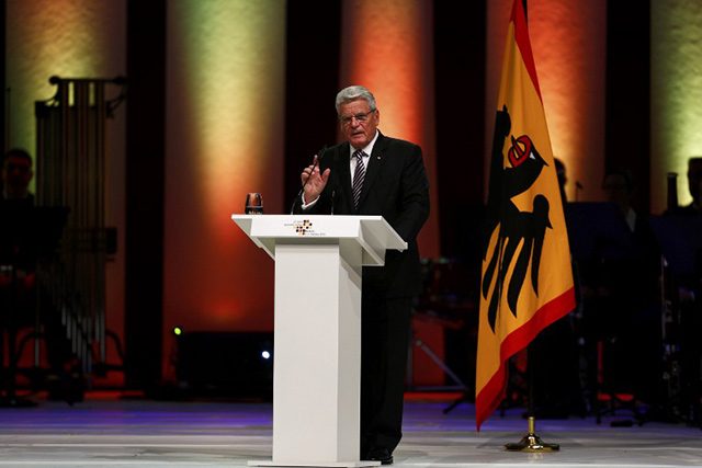 Germany fetes 25 years of unity with call for refugee welcome