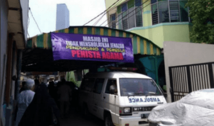 TOLAK SALATKAN. Sebuah masjid di Jakarta yang dikabarkan menolak untuk menyalatkan jenazah Muslim yang mendukung salah satu cagub. Foto dari Twitter 