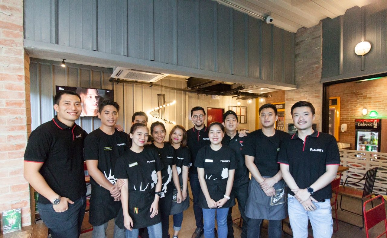 HAPPY EMPLOYEES. Ed reiterates the importance of keeping his Frankie's staff motivated and happy, especially during the holiday season. Photo by Guiller Rongavilla/Rappler 