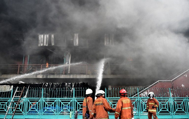 Massive fire engulfs historic Jakarta market