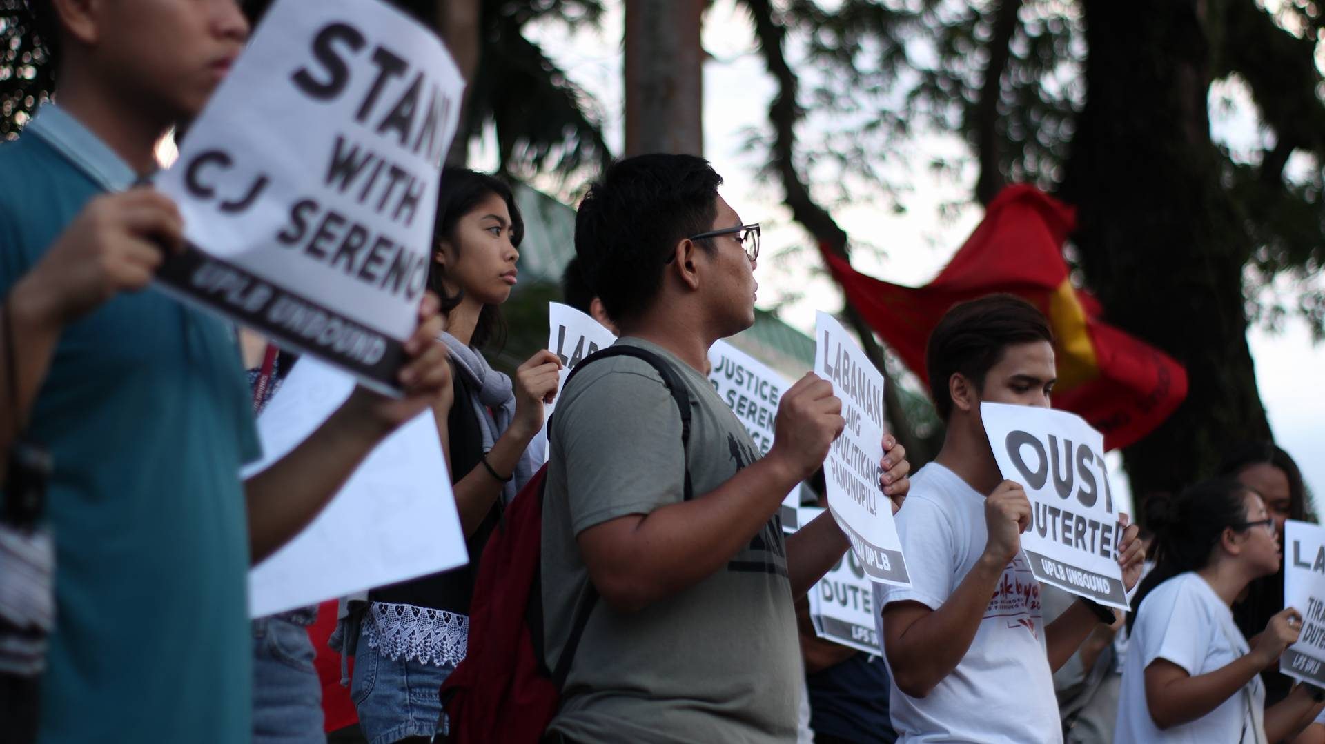 OUST DUTERTE. In an indignation rally against the disbarment of Chief Justice Maria Lourdes Sereno, students also call for the ouster of President Rodrigo Duterte. Photo by Neren Bartolay 