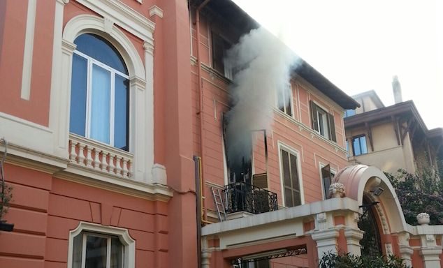 Kebakaran, diplomat loncat dari gedung KBRI Roma