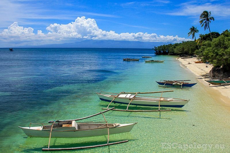 SIQUIJOR ISLAND. Bankas swaying in the calm Siquijor waters. All photos by Philipp Dukatz   