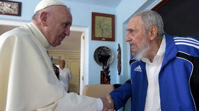 Pope meets Castros after mass on iconic Havana square