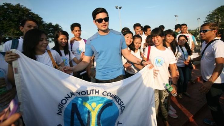 WALKING FOR THE EARTH. National Youth Commission (NYC) Commissioner-at-Large Dingdong Dantes joins participants in the Climate Walk. Photo by Jose Del/Rappler
