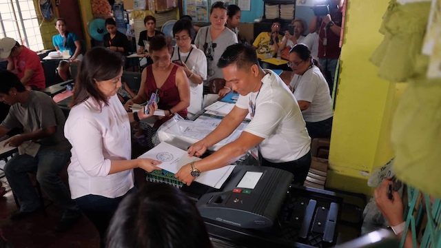 LOOK: Leni Robredo votes in Naga City