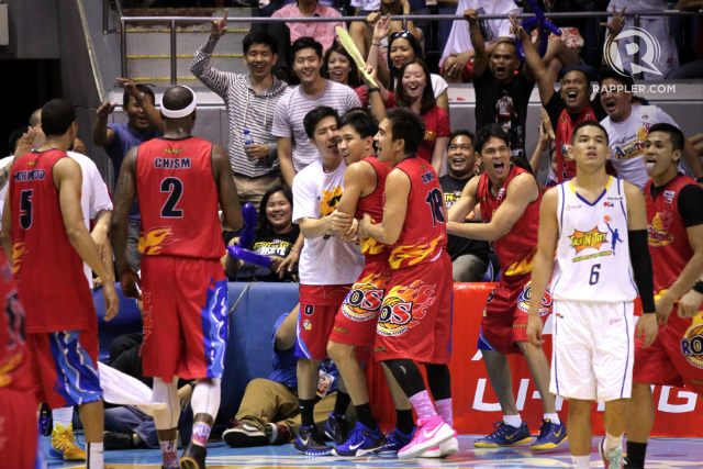 ONE UNIT. The Rain or Shine Elasto Painters, seen here celebrating their game 3 win, have been playing like a well-oiled machine. Photo by Josh Albelda/Rappler 