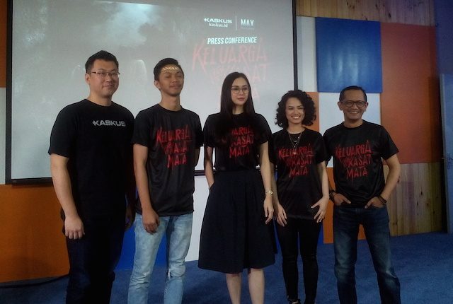 PRESS CONFERENCE. Pendukung serta pemeran film 'Keluarga Tak Kasat Mata' usai press conference pada Rabu, 15 November 2017. Foto oleh Fanny Maranatha/Rappler 