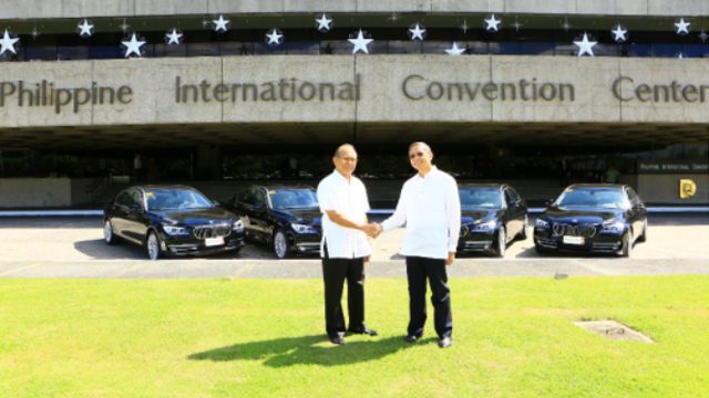 TURN OVER. Asian Carmakers Corporation(ACC) Chairman Emeritus Gov. Jose Ch. Alvarez turns over BMW 7 Series vehicles to APEC-NOC Chairman Amb. Marciano Paynor at the Philippine International Convention Center on November 10, 2015. Photo from ACC for BMW  