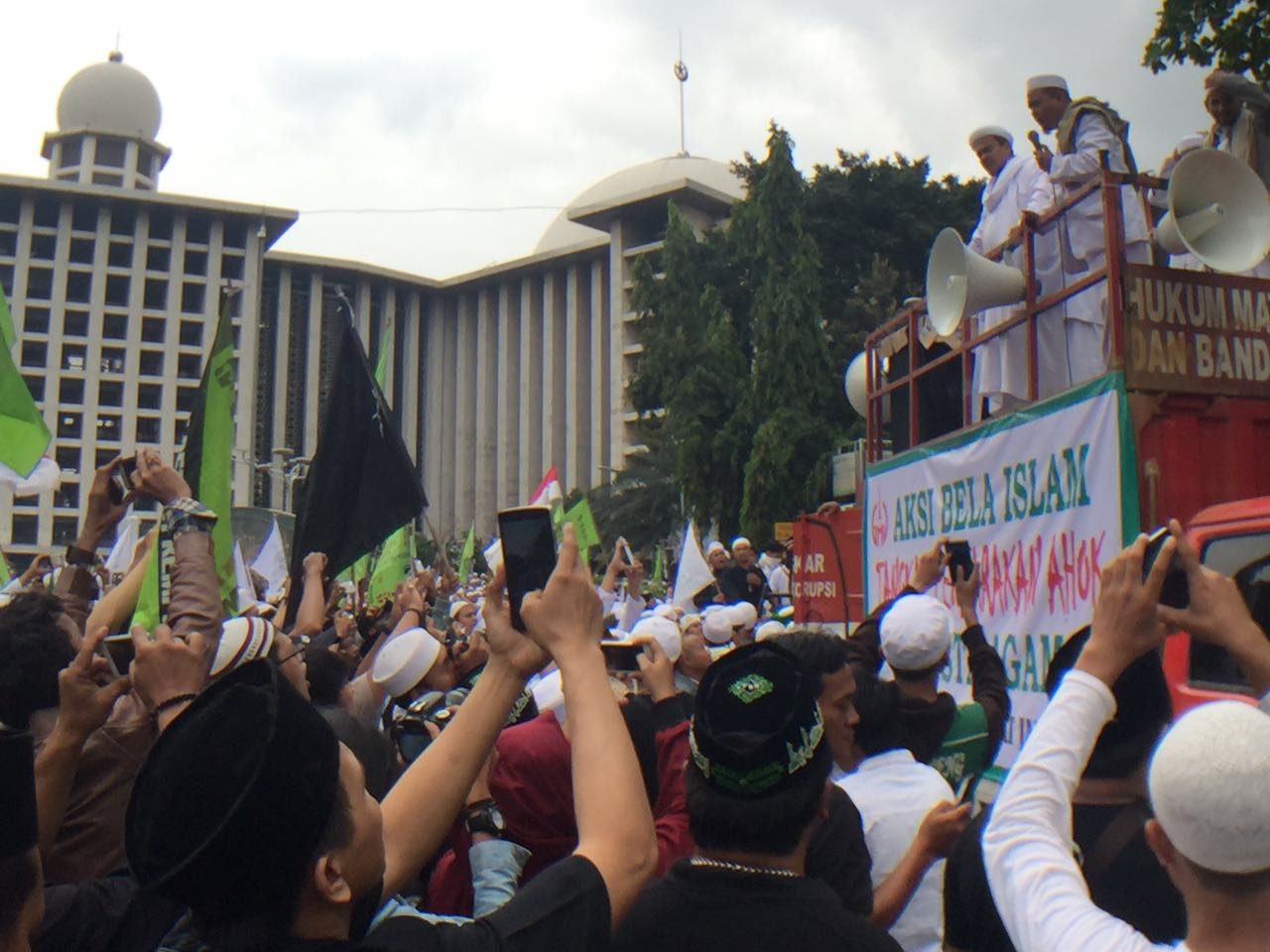 SAKSIKAN: 5.000 orang turun ke jalan dalam ‘Aksi Bela Islam’ tolak Ahok