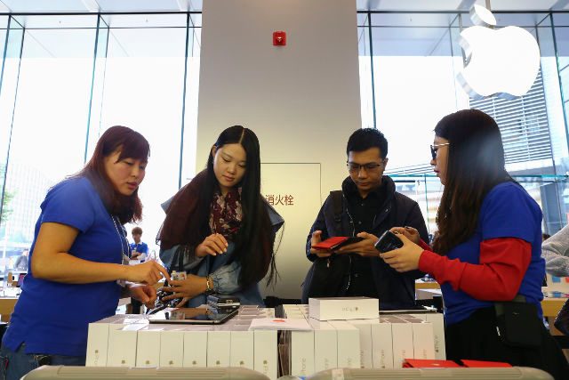 Police shut down fake iPhone operation in China