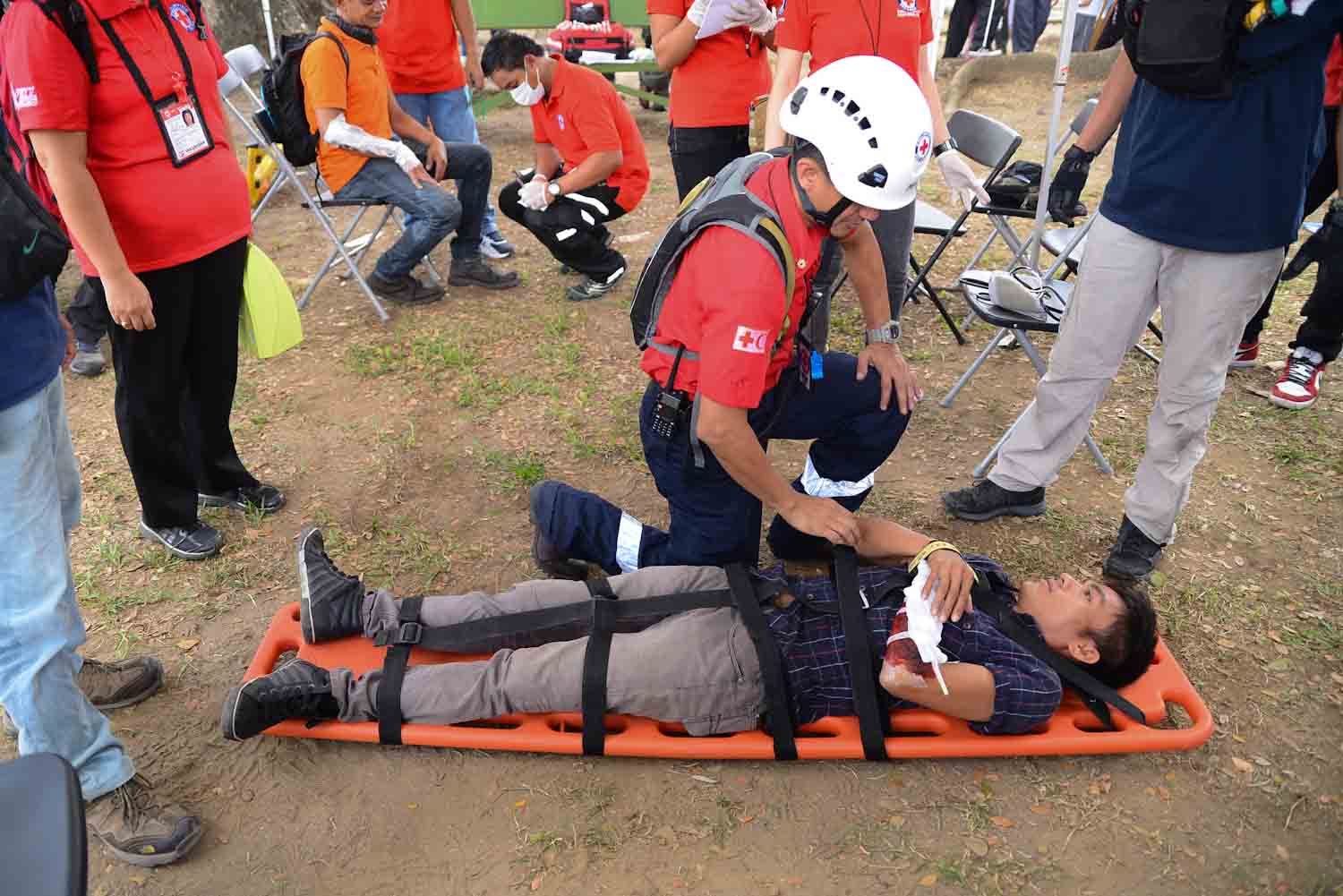 THE BIG ONE. Filipino volunteers at Intramuros participated in a nationwide Earthquake drill in 2015. File photo 