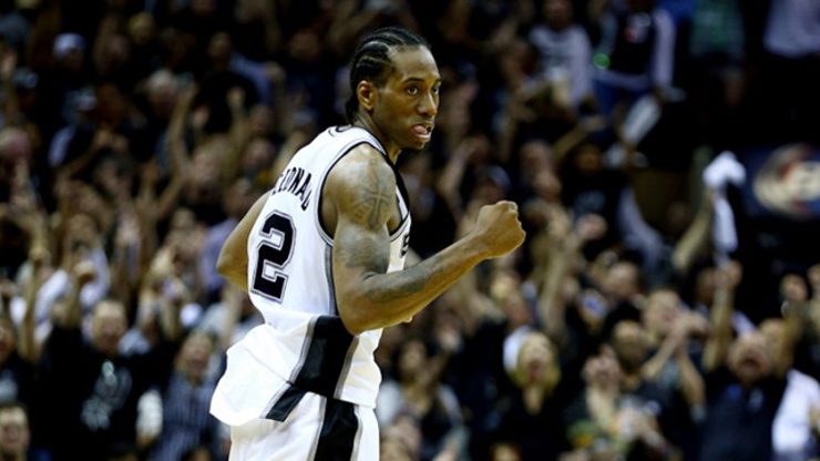 Leonard ties career playoff high as Spurs take Game 1