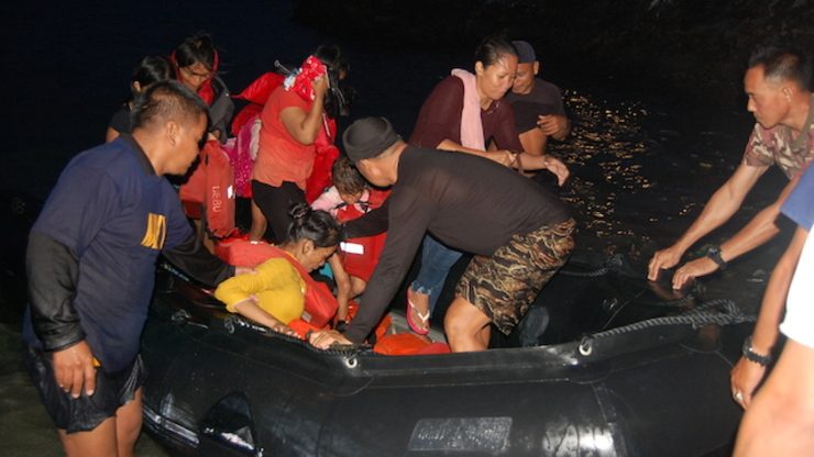 Passengers of capsized boat off Cebu rescued