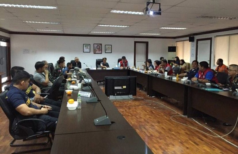 NDRRMC RESPONSE. DSWD Assistant Secretary Hope Hervilla and OCD Assistant Secretary Demosthenes Santillan convene the NDRRMC's response cluster to prepare for the Feast of the Black Nazarene and Tropical Depression Auring on January 8, 2017. Photo by Voltaire Tupaz/Rappler  