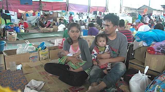 TEENAGE MOM. Ina Daro was 8 months pregnant when the war erupted on May 23. She gave birth at the evacuation center. Photo by Adrian Portugal/Rappler 