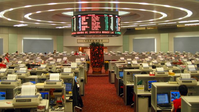 Hong Kong-Shenzhen trading link off to negative start