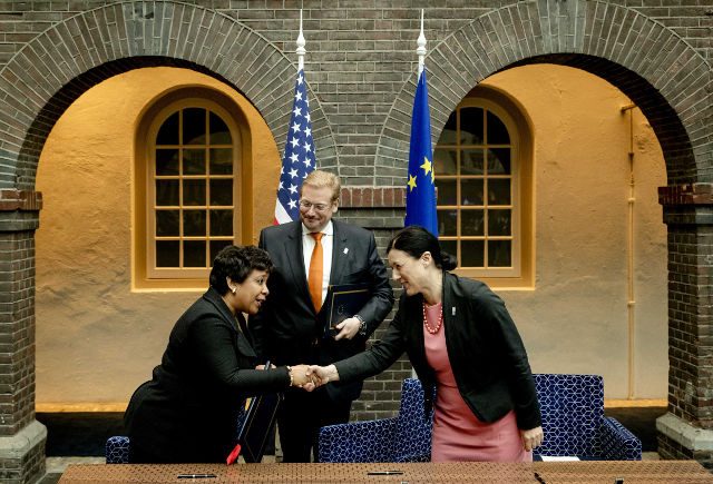 EU, US sign data protection deal