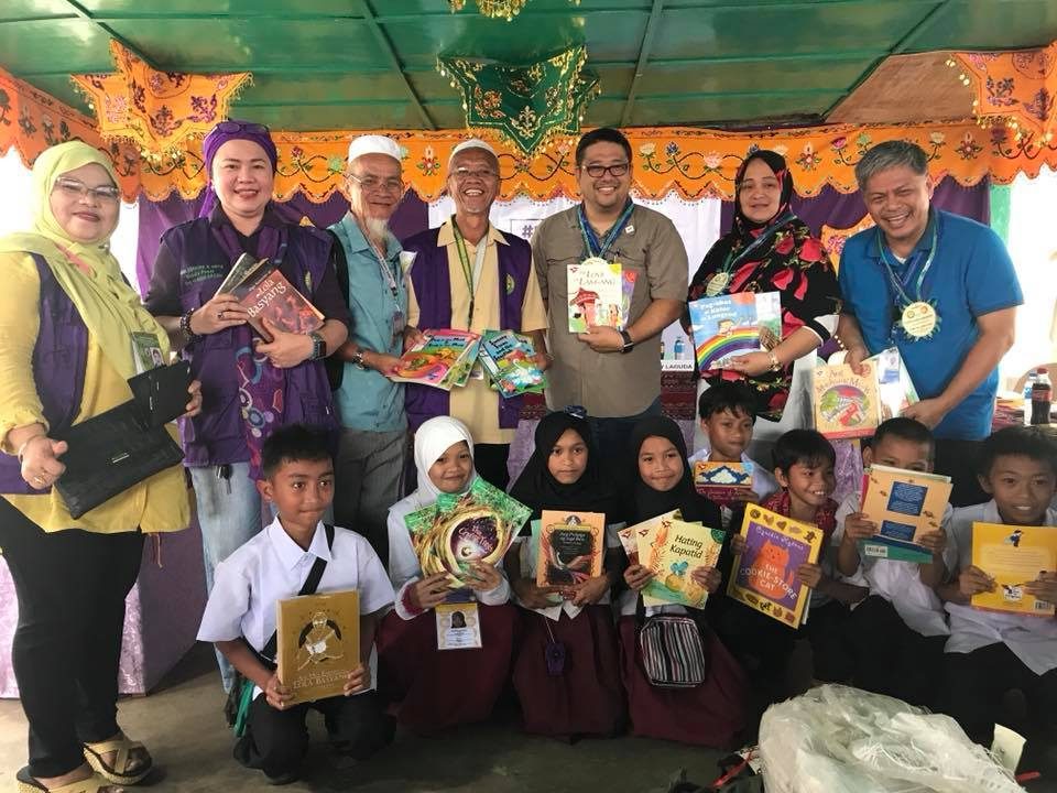 Corporate foundation donates 4,300 school kits to Marawi students